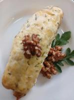 Рулетик из куриной грудки с черносливом и грецким орехом